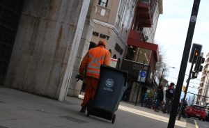 Municipio de Valdivia paga $1.500 millones en indemnizaciones a trabajadores de aseo