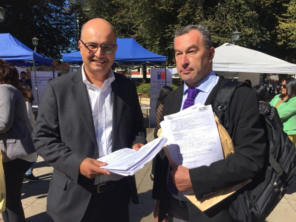 Vecinos de Coñaripe presentaron mil 200 firmas en la SEC en contra de SAESA por cortes de energía