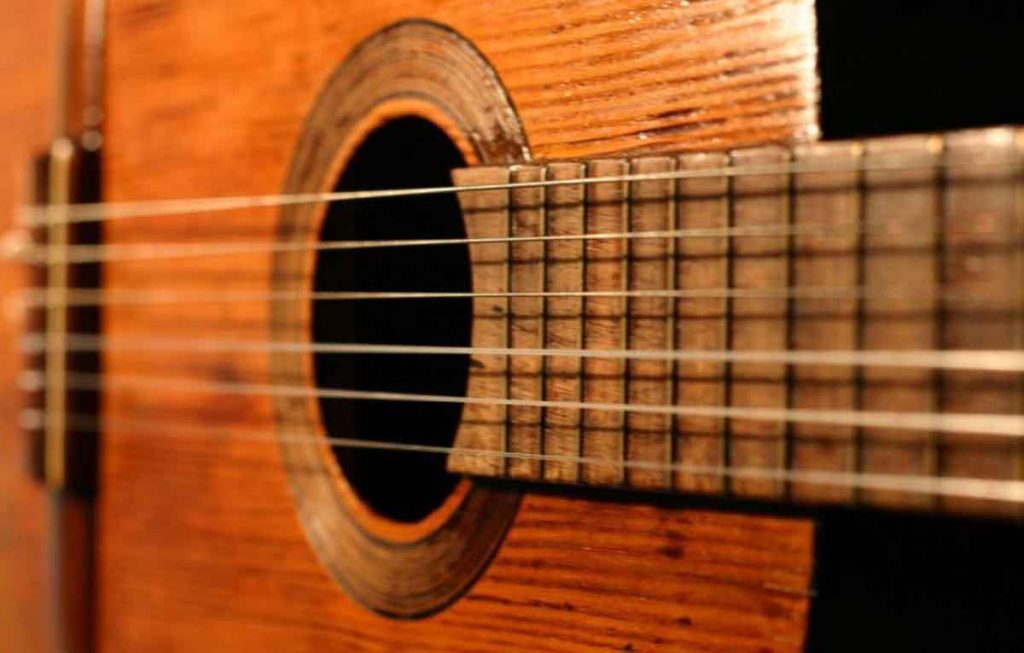 Este invierno podrás aprender a tocar guitarra con un curso gratuito en Valdivia