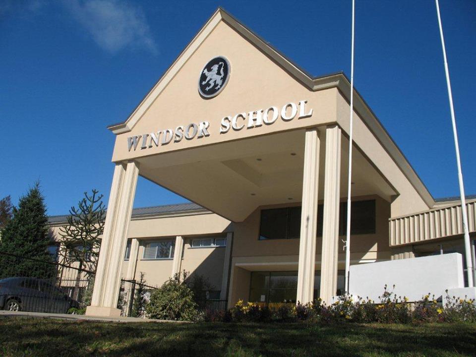 Acusan desvinculación de profesora del Windsor School Valdivia por "explicar" funcionamiento de las AFP