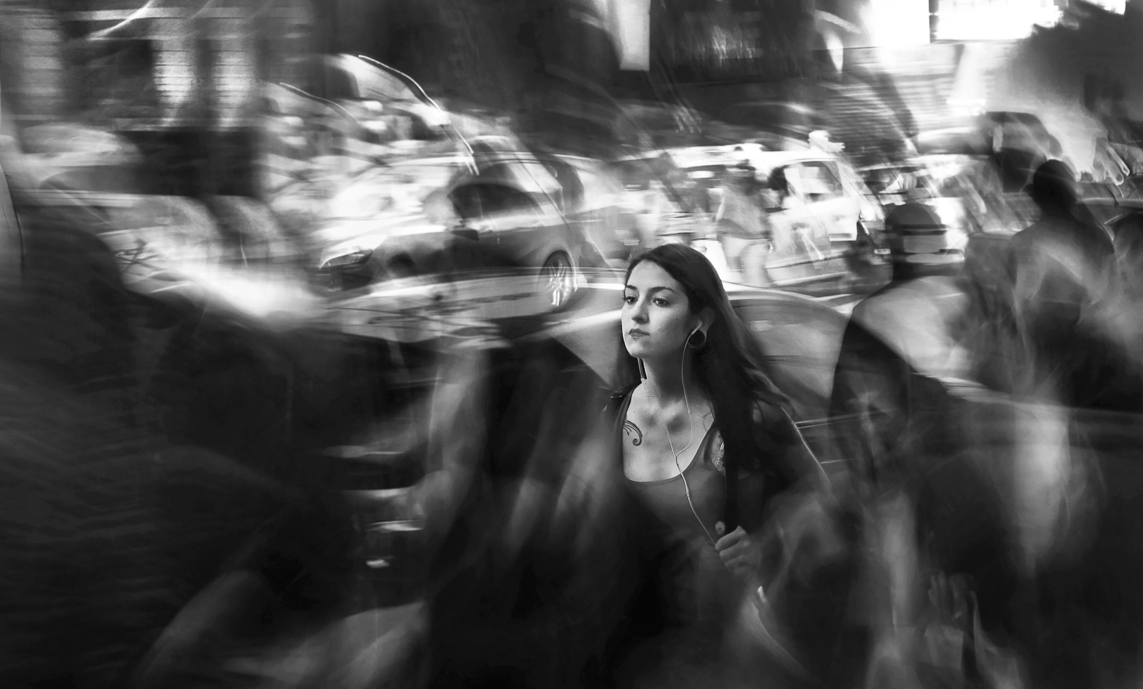 Среди лучших всех вокруг. Фотограф Эдуардо Асеньо Матус. Длинная Выдержка люди. Съемка с длинной выдержкой людей. Портрет с выдержкой.