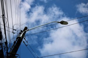 Masivo corte de electricidad deja a más de 175 mil clientes sin suministro en Los Ríos