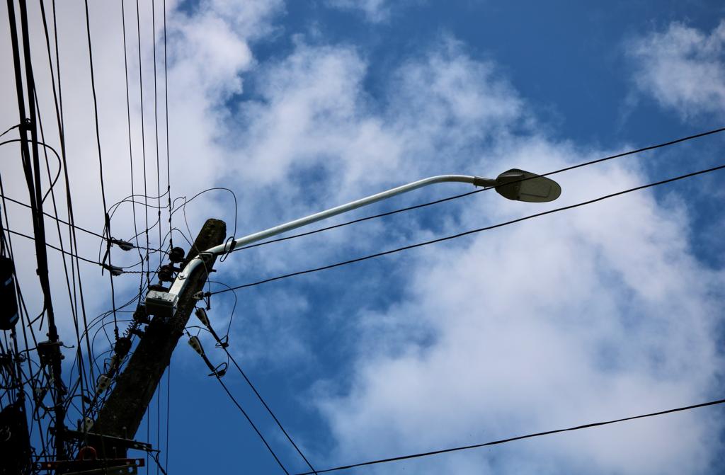 Masivo corte de electricidad deja a más de 175 mil clientes sin suministro en Los Ríos