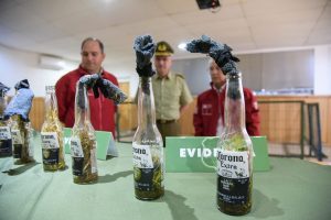 Detienen a hombre que portaba 9 bombas molotov en un cooler en medio de disturbios en Valdivia