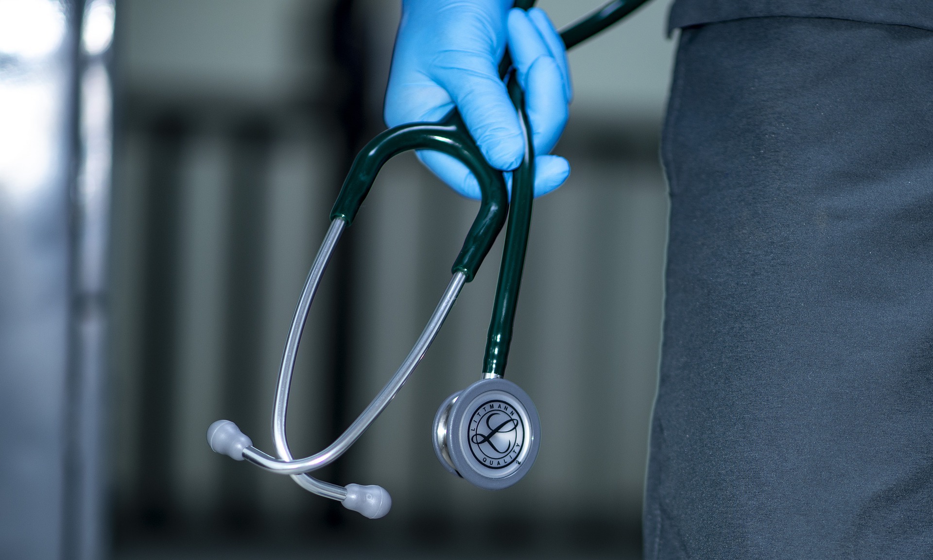 FENATS acude a Contraloría por defensa del Hospital de Valdivia a médico denunciado en Fiscalía