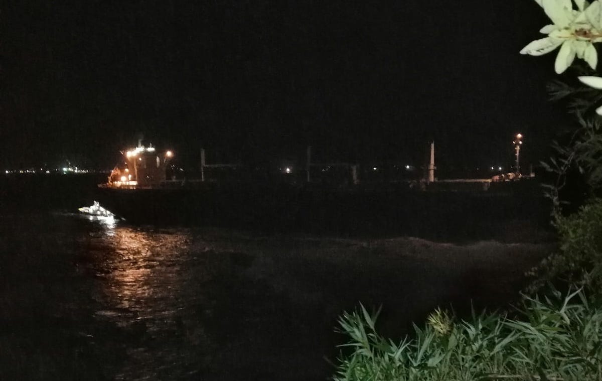 Buque varó en la costa de Valdivia en medio de intenso temporal
