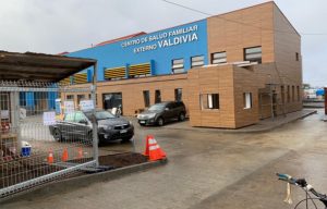 Alistan firma de contrato para concluir obras de retrasado CESFAM Externo de Valdivia