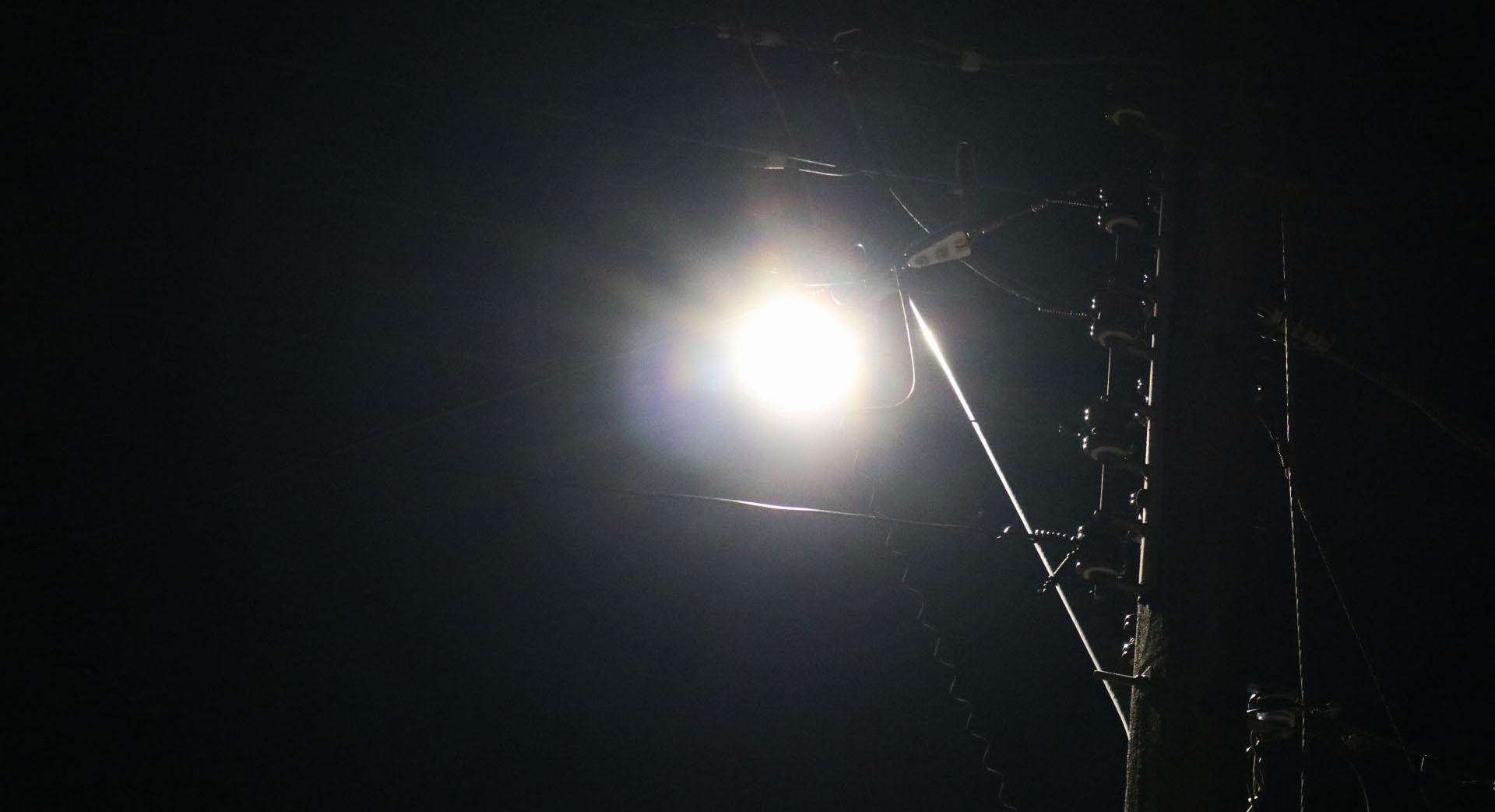 El oscuro negocio de luminarias que ensombrece a Valdivia