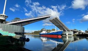 Nueva apertura del puente Cau Cau mantendrá interrupción del tránsito hasta pasado el mediodía