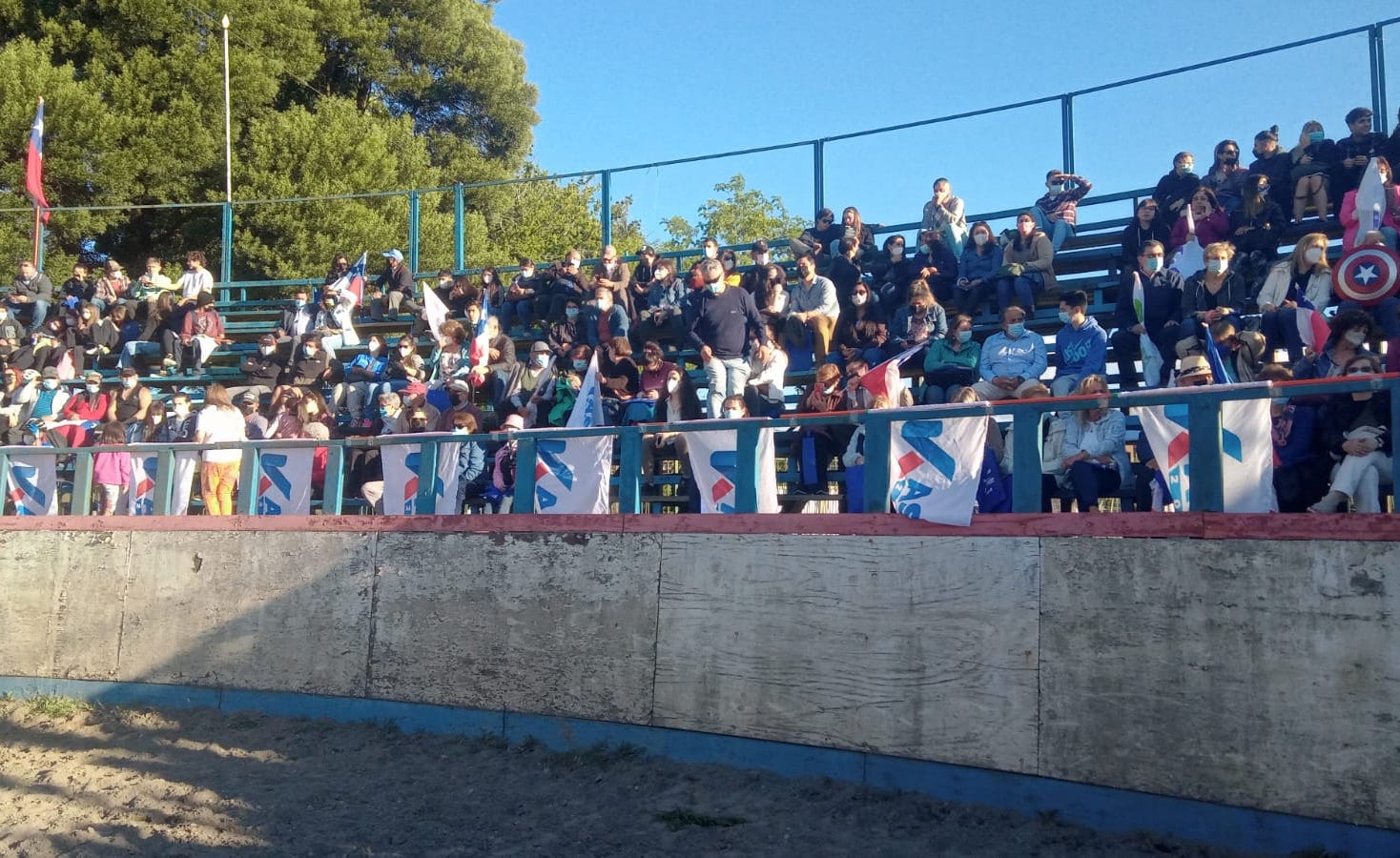 Dura advertencia del municipio por cierre de campaña de Kast en medialuna del Parque Saval