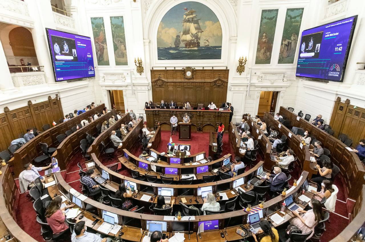 Convención: Derecha acusa demolición de instituciones y Colectivo Socialista quita piso a “locuras”