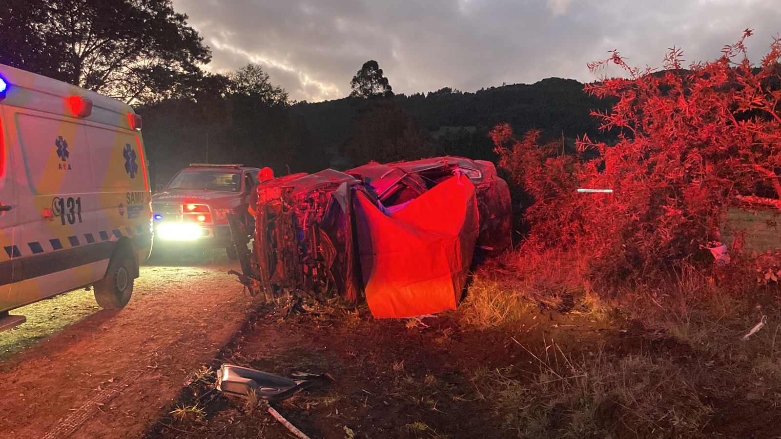 Dos personas fallecieron en medio de accidente vehicular en Mariquina