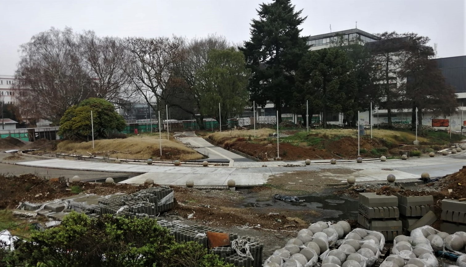 Con dos licitaciones buscarán reanudar obras en plazas céntricas de Valdivia