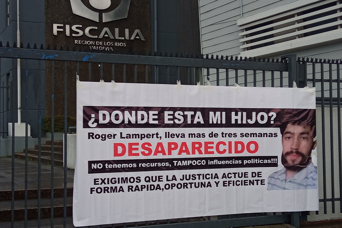 Familia de Roger realizó manifestación para pedir apoyo por la desaparición del joven valdiviano