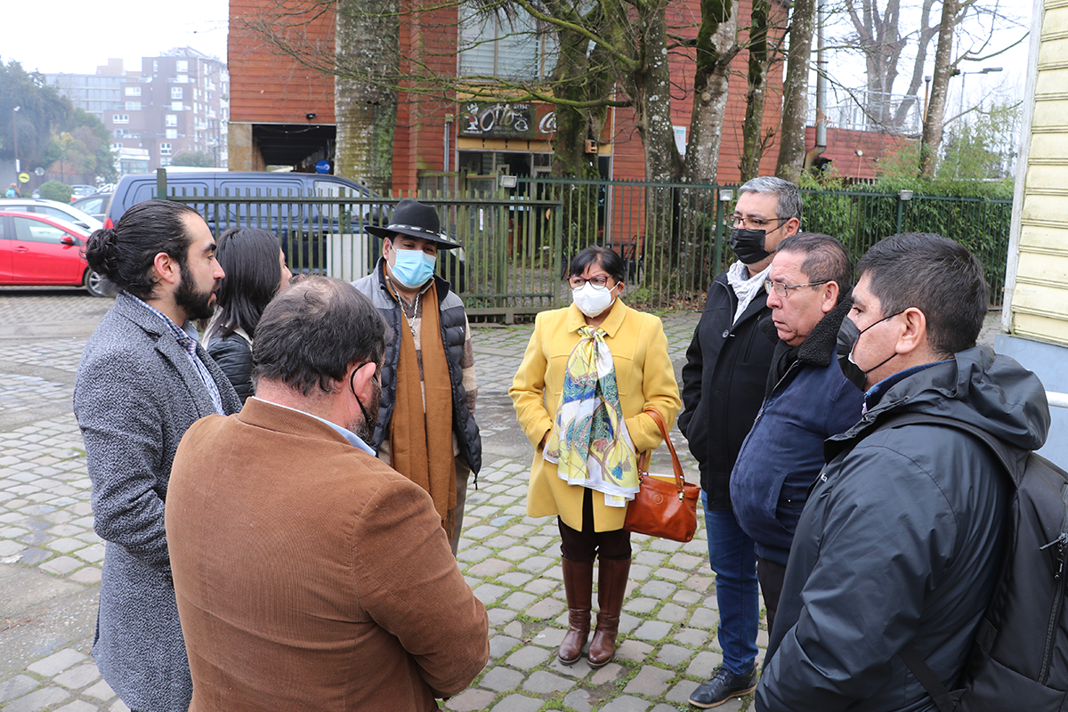 Autoridades regionales comprometieron gestiones para agilizar obras de “Escuela Francia” en Los Lagos