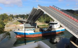Este viernes habrá nueva apertura del puente Cau Cau para el paso de una embarcación