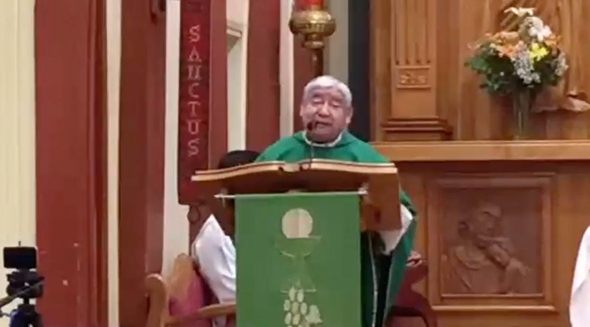 En plena misa sacerdote de Panguipulli entrega información falsa sobre nueva Constitución