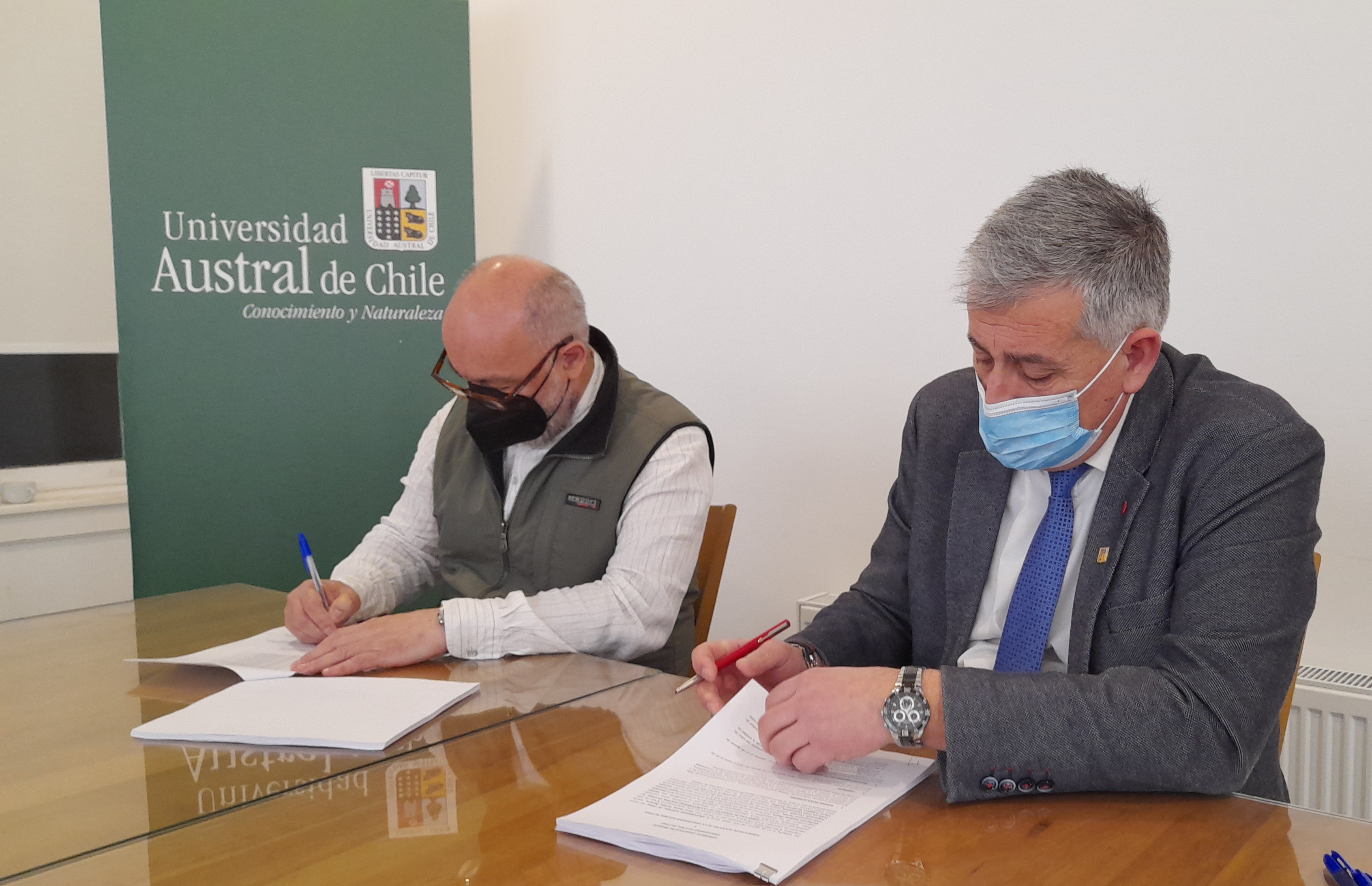 Sindicato de Docentes tras acuerdo con la UACh: “Debería darse con un adoquín en la boca”