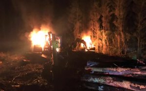 Maquinaria forestal resultó incendiada tras ataque en sector Punucapa de Valdivia
