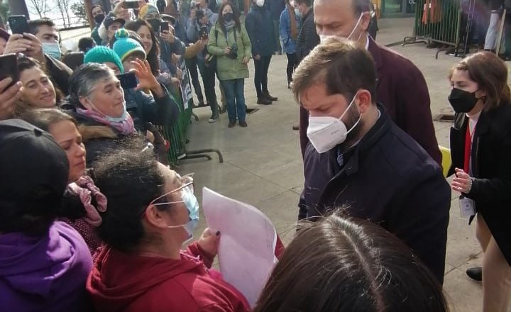 Docentes de la UACh en huelga conversan con Presidente Gabriel Boric