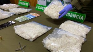 Dos detenidos y ocho kilos de cocaína decomisada deja persecución policial en Mariquina