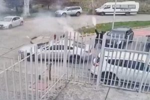 Detienen a dos hombres por detonar dispositivos pirotécnicos en estacionamiento de la cárcel de Valdivia