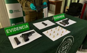 Dejan presos a hombres sorprendidos con pistolas y municiones en control carretero en Lanco