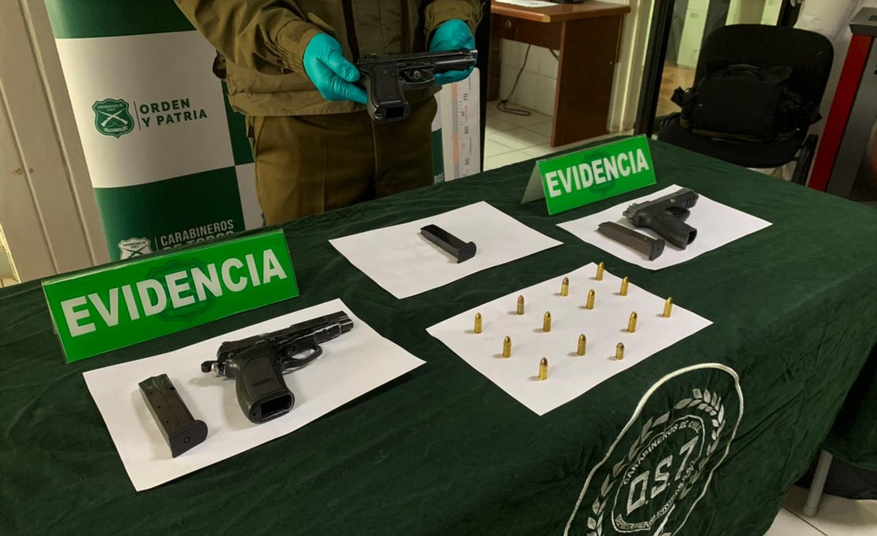 Dejan presos a hombres sorprendidos con pistolas y municiones en control carretero en Lanco