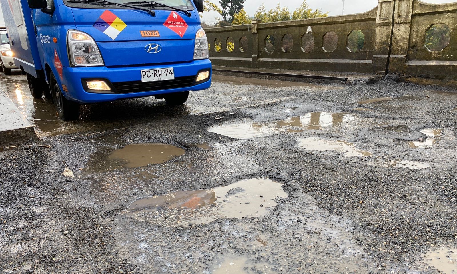 Alcalde de Mariquina exigió solucionar “deplorable” estado en puente de acceso a la comuna