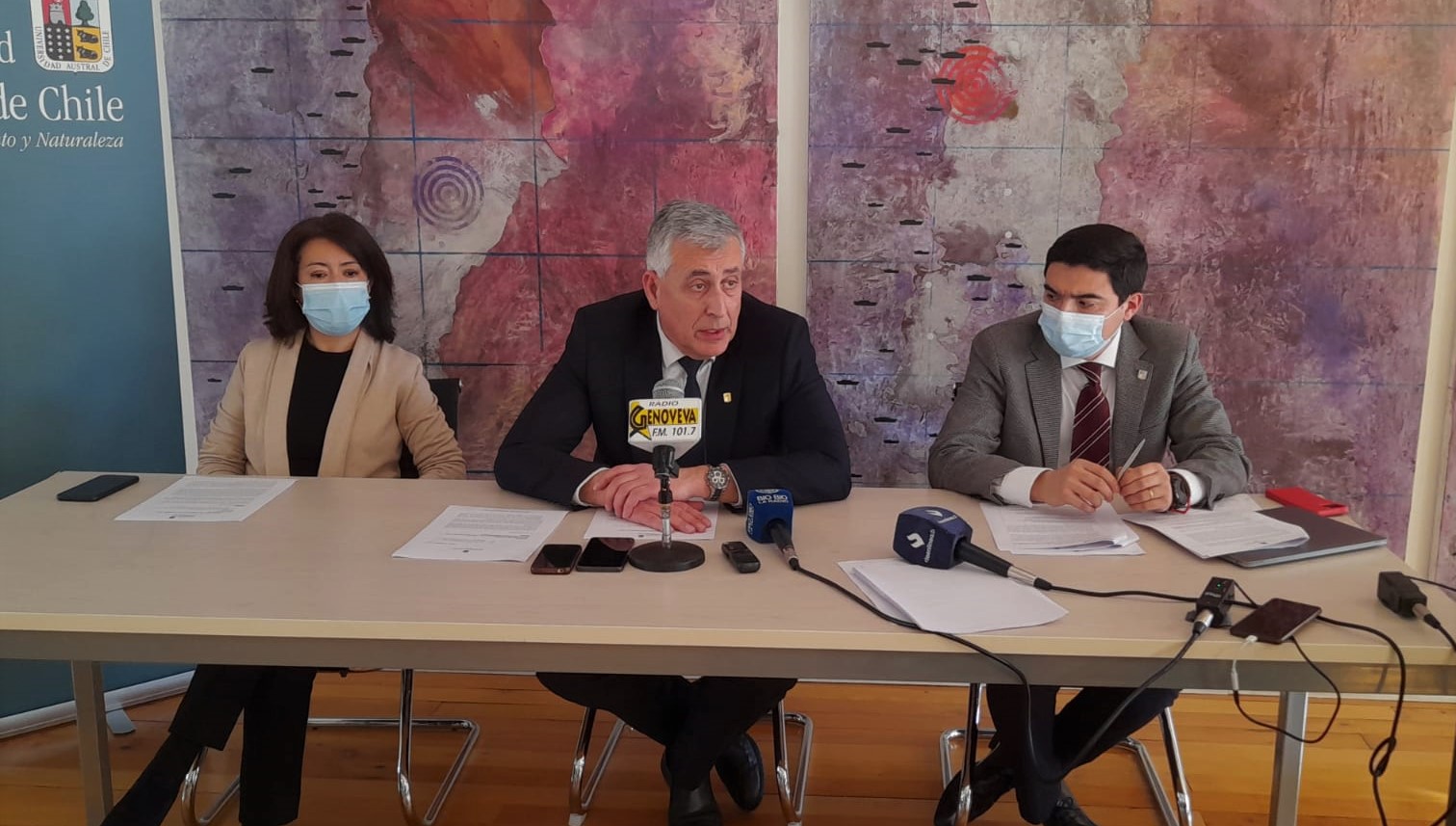 "Es imposible": Rector de la UACh cierra la puerta al reajuste salarial pedido por sindicatos