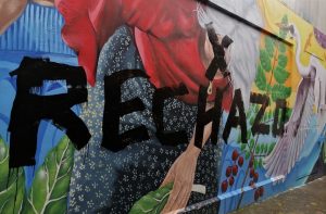 Comando del Rechazo condenó rayados a murales en Valdivia y no descartaron sumarse a querella