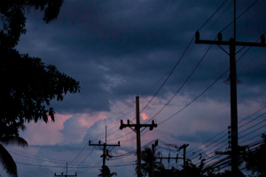 Intenso temporal mantiene a más de 40 mil clientes sin suministro eléctrico en Los Ríos