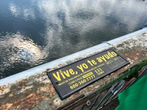 Con la instalación de placas en el puente Pedro de Valdivia buscan prevenir suicidios