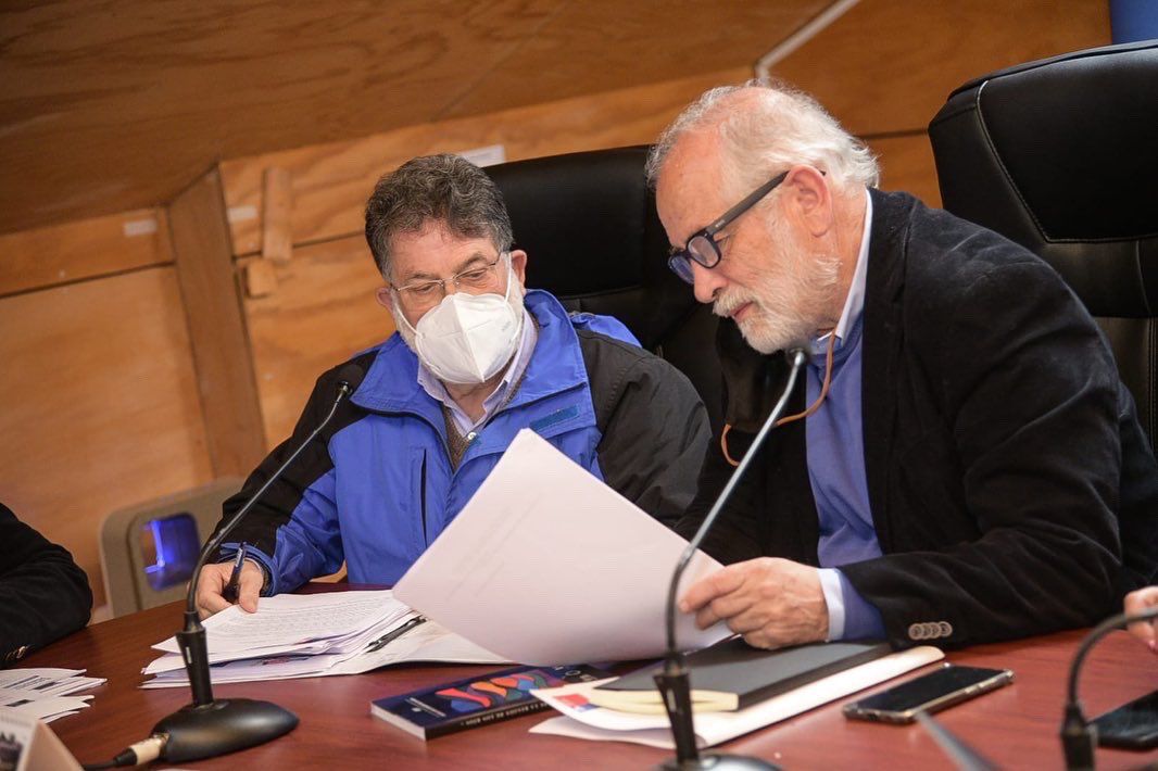Ministro de Vivienda llama a “ser constructivos” tras emplazamiento por déficit habitacional en Los Ríos