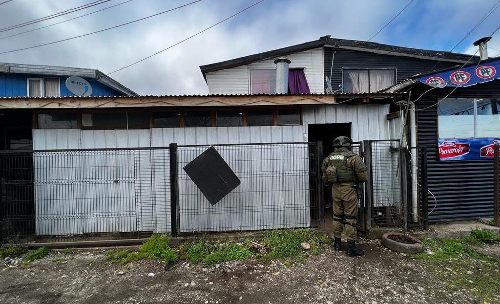 Capturan a hombre que tras una persecución policial se parapetó en una vivienda en Los Lagos