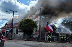 Indagan causas de incendio que afectó a capilla Trapi en Río Bueno