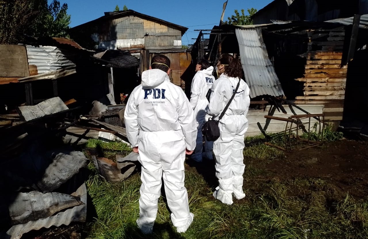 Hallan el cuerpo de una mujer calcinada en medio de un incendio en Valdivia