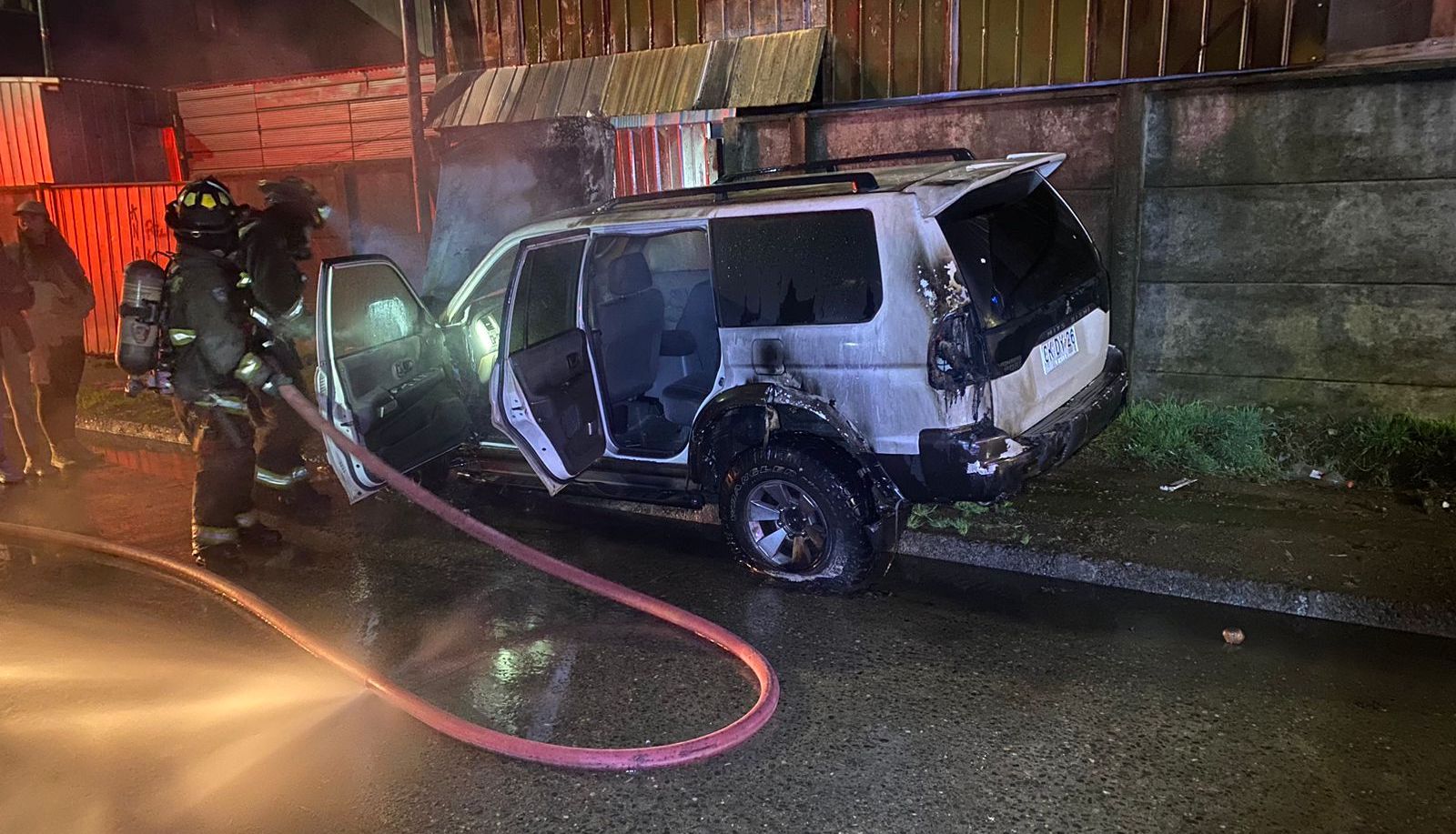 Investigan intencionalidad en incendio de vehículo en Valdivia: Habrían sido dos encapuchados