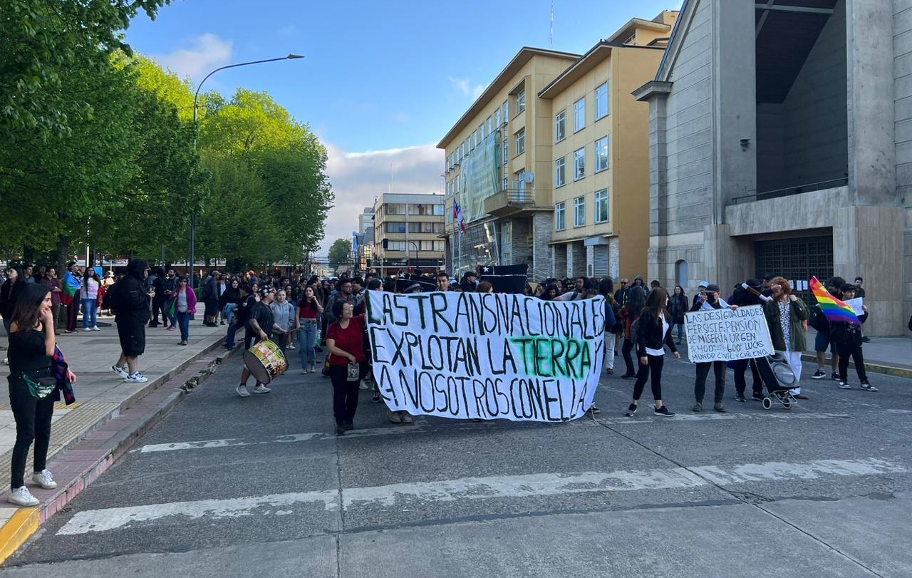 Valdivianos salen a marchar a tres años del estallido social