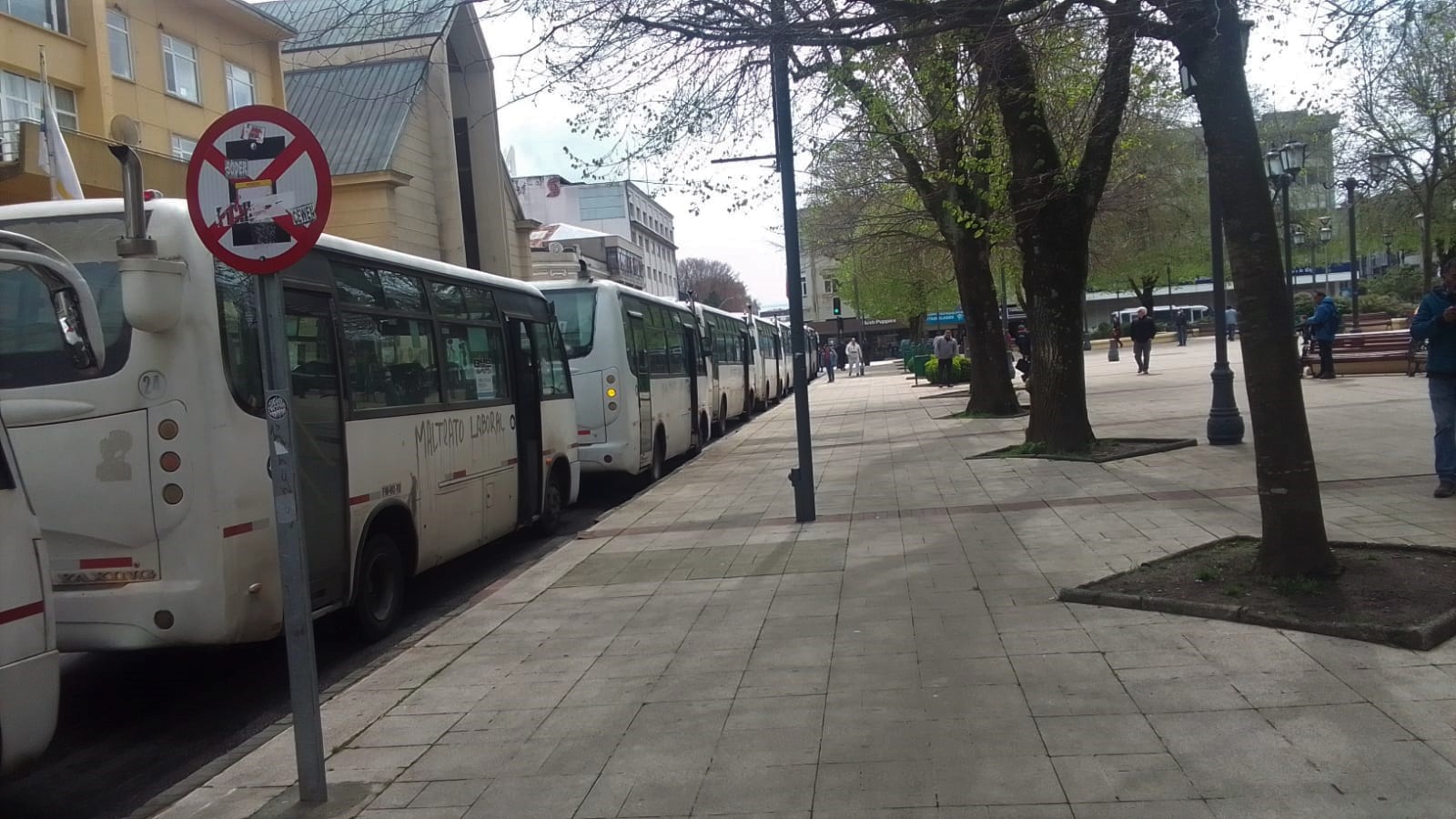 Conductores de la Línea 2 de Valdivia deponen paro y autoridades comprometen acciones