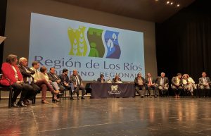 Gobernador Cuvertino conmemoró 15 años de Los Ríos abogando por “flexibilidad presupuestaria”