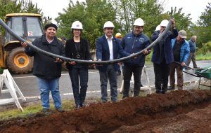 Dan inicio a obras para proyectos de Agua Potable Rural en Mariquina y Lanco