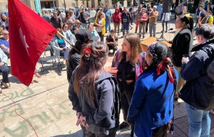 Alcaldesa Amtmann dijo tener “el interés” de dialogar con comunidades que la increparon en Valdivia