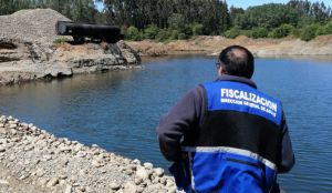 Con apoyo policial: Fiscalizan a empresa por extracción de áridos en Mariquina