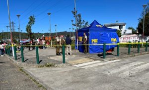 Un cadáver encontrado en una plaza desplegó a la PDI y Carabineros en Valdivia