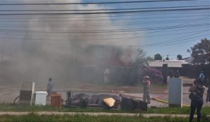 Incendio dejó a seis personas damnificadas tras destruir parte de una vivienda en Valdivia