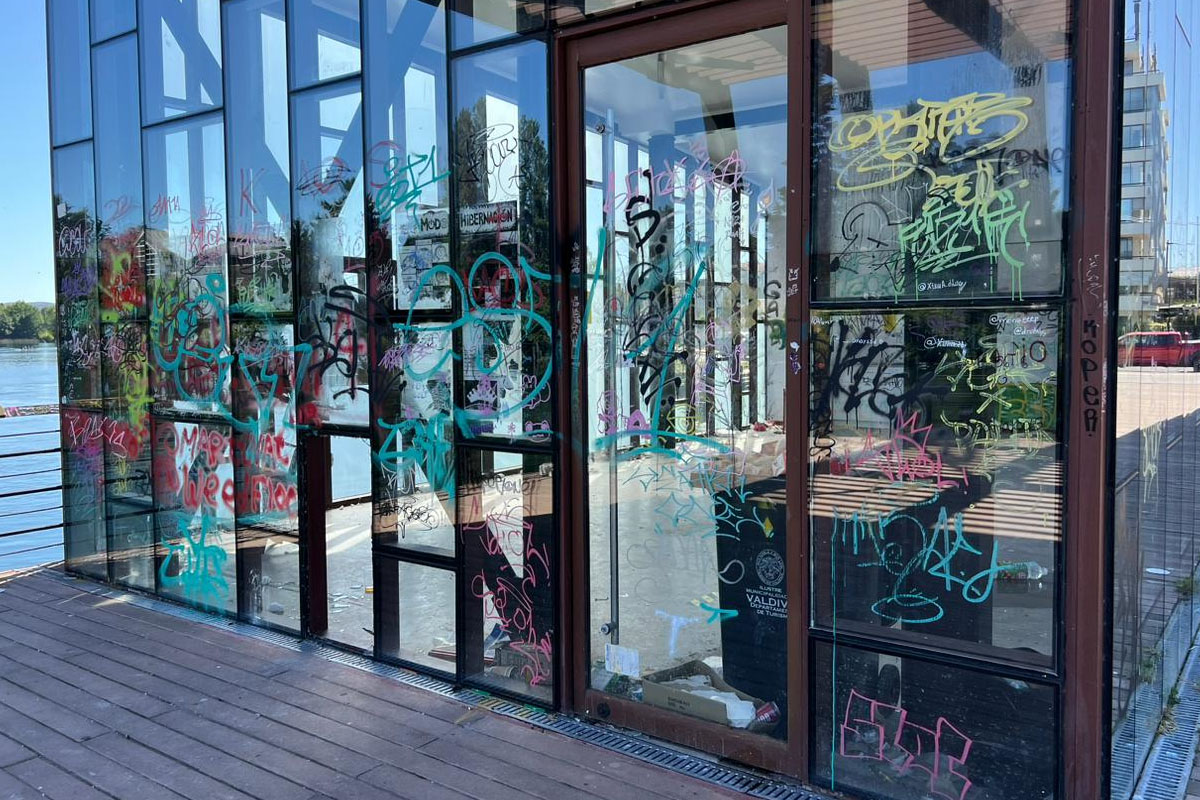 Estructura vandalizada en la Costanera de Valdivia será reparada y convertida en un almacén
