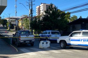 Intentó atropellarlo y Carabinero disparó: Control policial termina con un herido a bala en Valdivia
