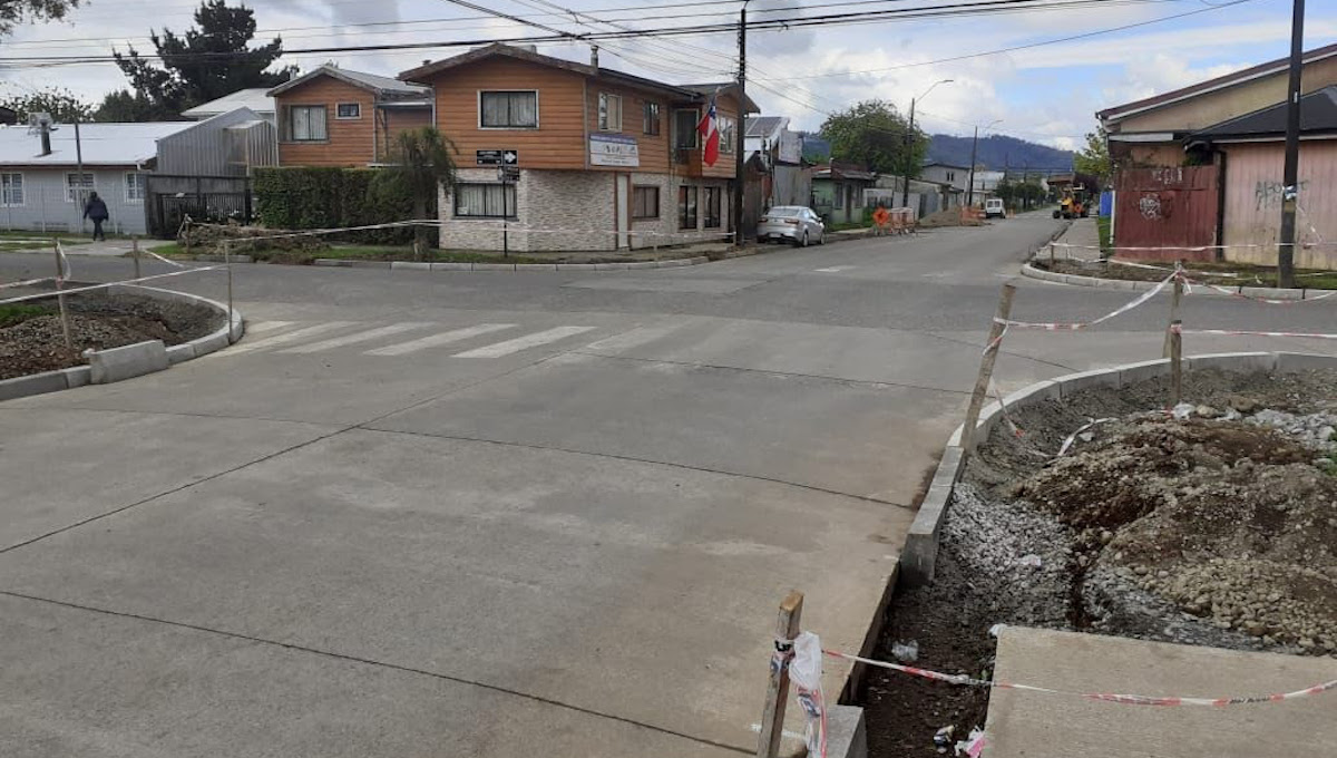 Municipio de Paillaco arremete contra el MINVU: Acusan peligrosas obras en veredas