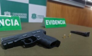 Adolescente fue detenido tras arrojar una pistola mientras huía de Carabineros en Valdivia